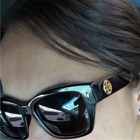 TORY BURCH NEW SUNGLASSES, CASE AND POUCH - Picture 13 of 16